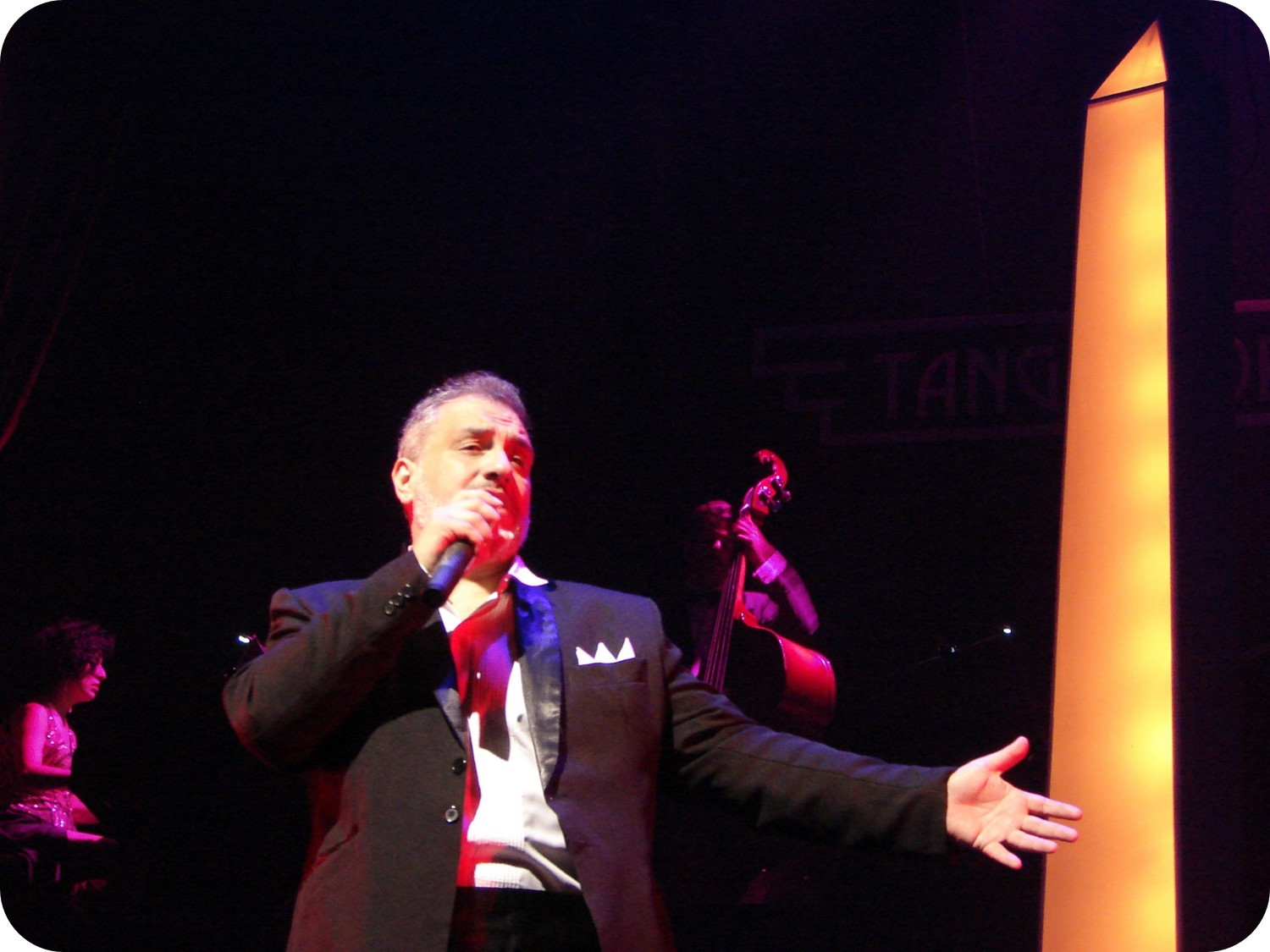An Outstanding Tango Voice at Tango Porteņo