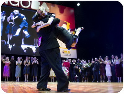Buenos-Aires-Tango-World-Champions-are dancing-at-El-Querandi-Tango-Show