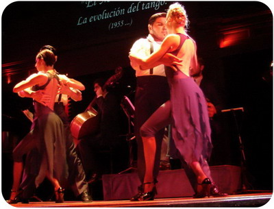 Buenos-Aires-Tango-World-Champions-are dancing-at-El-Querandi-Tango-Show