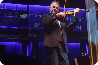 El Querandi Tango Show San Telmo Buenos Aires skilled violinist walks, plays and have fun around