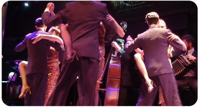 El Querandi tango show chorus line