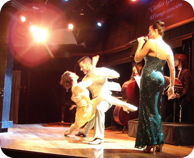 El Querandi Tango Show San Telmo Buenos Aires singer and tango couple on the stage