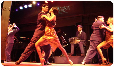 El Querandi cena show pareja de tango