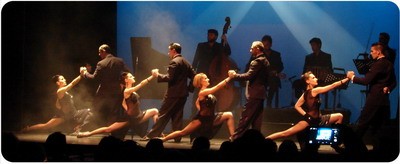 Esquina Homero Manzi tango show in Buenos Aires chorus line