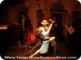 El Viejo Almacén Tango Show San Telmo Buenos Aires couple dancing with passion